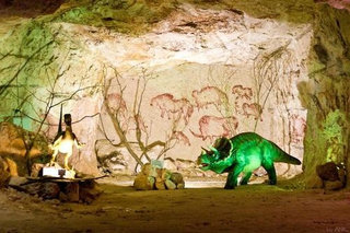 Illustration for article titled Scenes from an underground Russian dinosaur mine